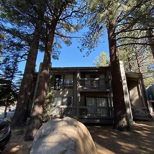 mammoth-awesome-location-1-min-to-shuttles-food.mammothlakeshotels.org/