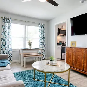 2br 1ba Duplex House King Beds Great For Small Groups Close To Uptown Attractions Charlotte